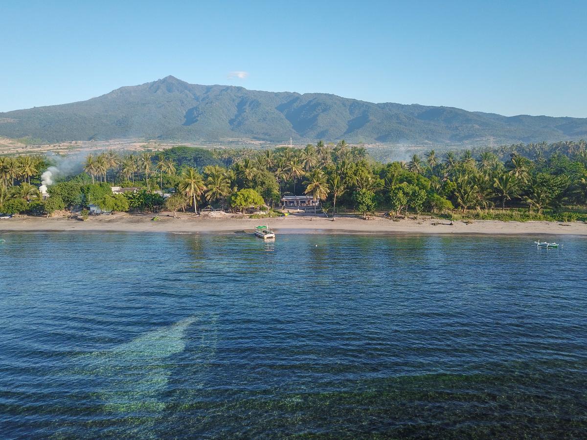 East Lombok Dive Hotel - 3 Private Rooms On The Beach With Seaview & Scuba Diving Center Labuhan Pandan Екстериор снимка