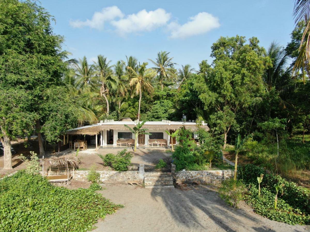 East Lombok Dive Hotel - 3 Private Rooms On The Beach With Seaview & Scuba Diving Center Labuhan Pandan Екстериор снимка